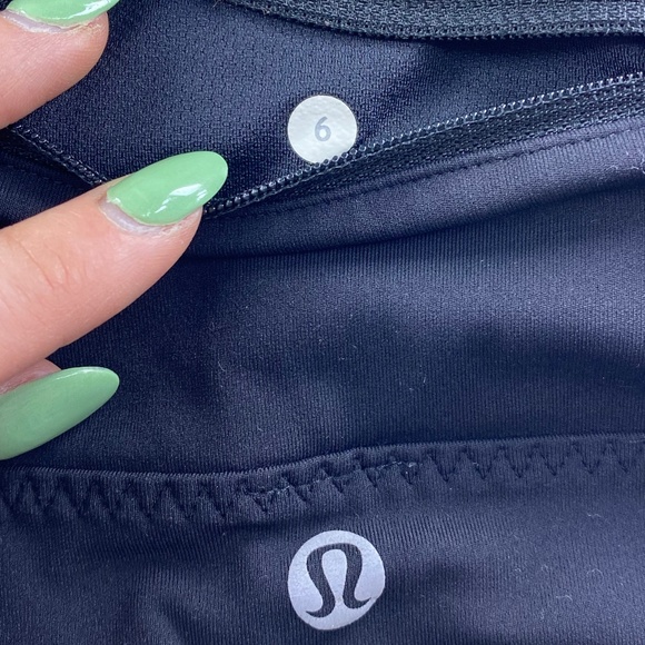 Lululemon Black Ruched Leggings - Size 6 - Picture 4 of 5